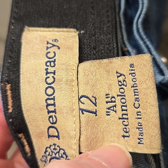 Democracy 👖 - Picture 7 of 8